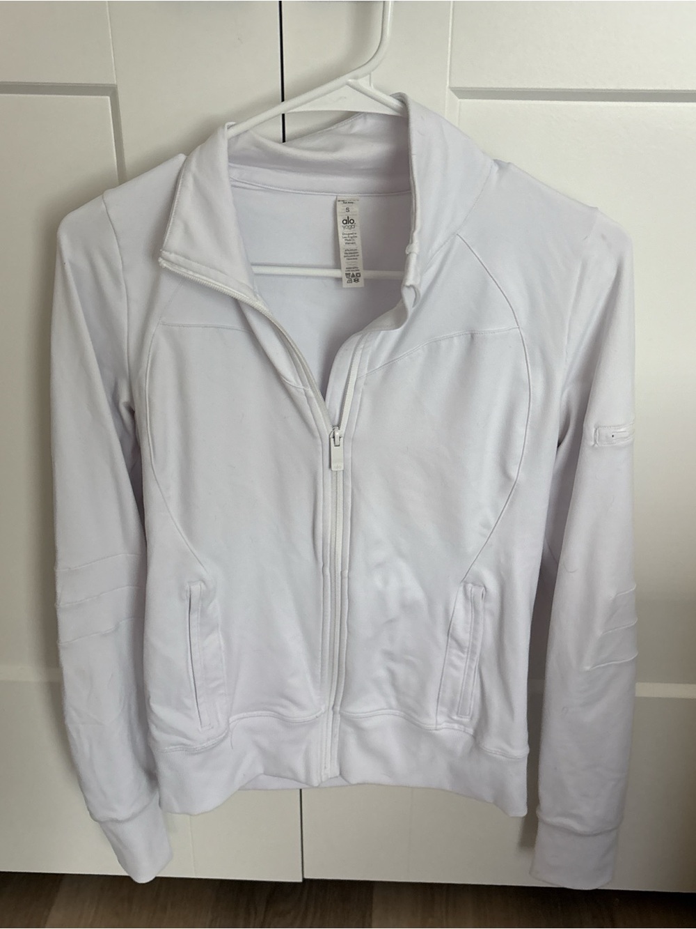 ALO Yoga Women’s White Full-Zip sweatshirt